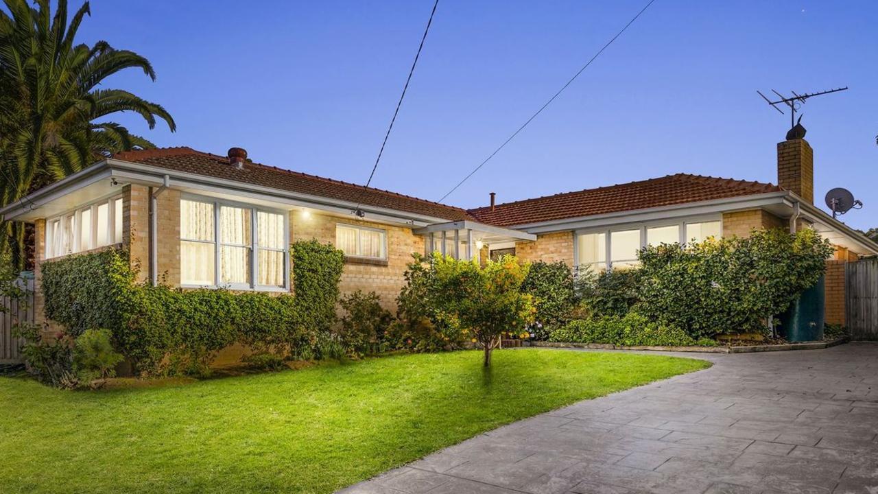 1 Howell Drive, Mt Waverley soared above reserve at auction.