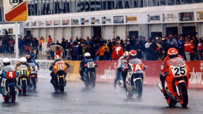 Start of 1000cc race, Bathurst in 1987 with Mick doohan (no 25) leading the pack. Picture from the Bikes @ Bathurst by Jim Scaysbook