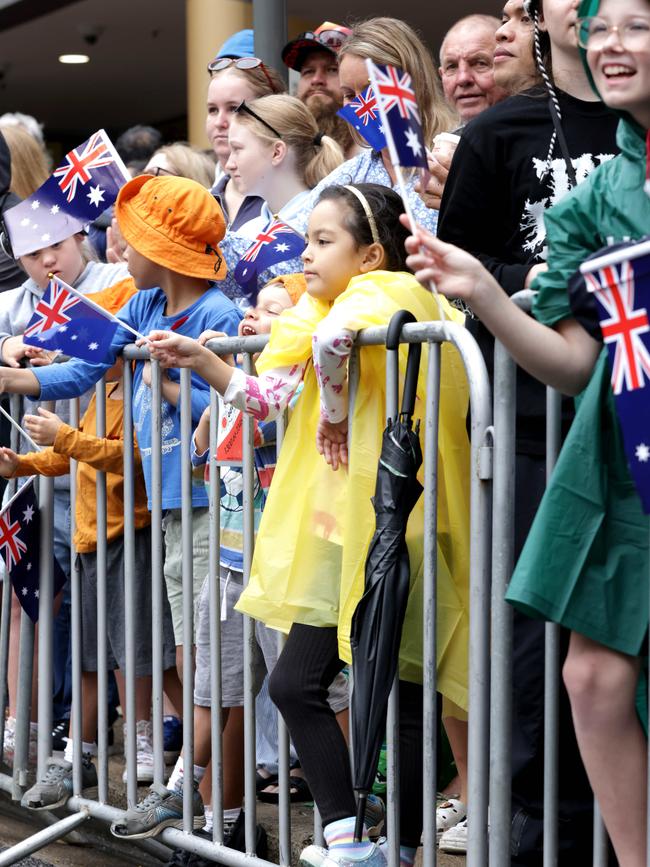 Crowds wave, during the Anzac Day Parade, Brisbane City. Photo: Steve Pohlner