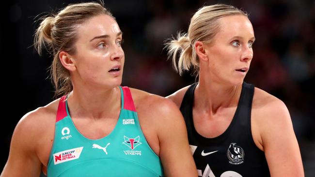 Liz Watson of the Vixens and Renae Ingles of the Magpies compete during the 2022 derby. Picture: Kelly Defina/Getty Images