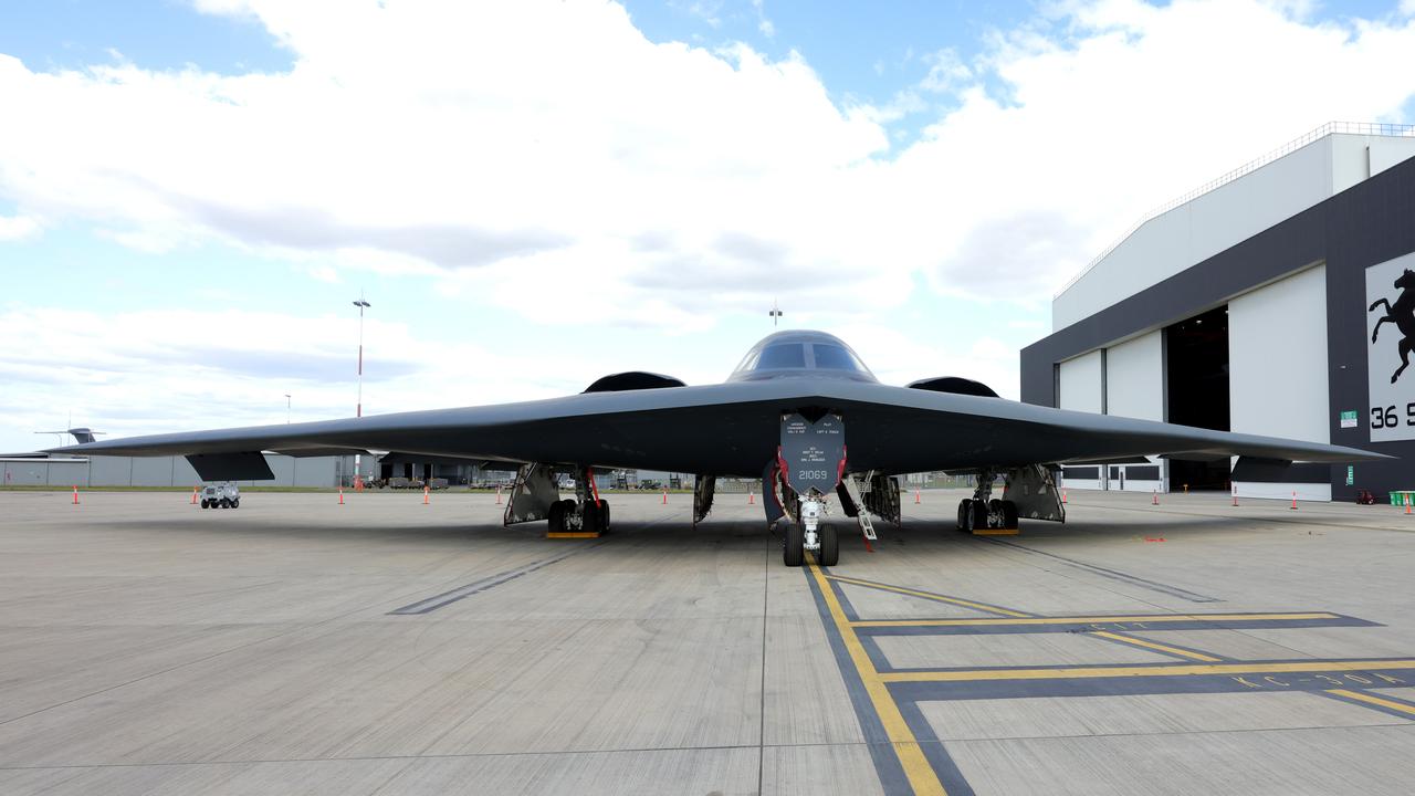 B-2 Spirit stealth bomber visit to RAAF Base Amberley a show of support ...