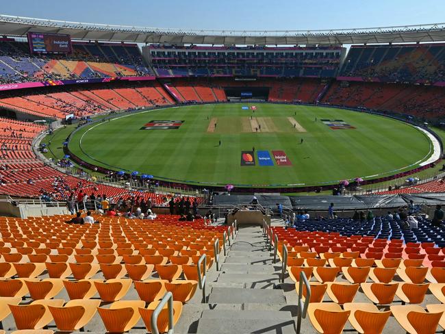 This picture shows a general view of the Narendra Modi Stadium during the 2023 ICC men's cricket World Cup one-day international (ODI) match between England and New Zealand in Ahmedabad on October 5, 2023. (Photo by Money SHARMA / AFP) / -- IMAGE RESTRICTED TO EDITORIAL USE - STRICTLY NO COMMERCIAL USE --