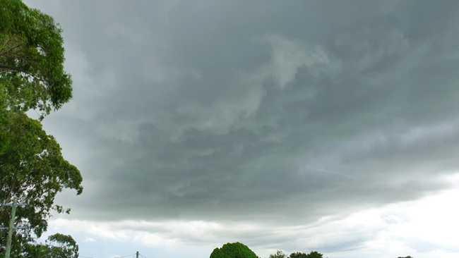 Storm approaching Lismore from Goonellabah.