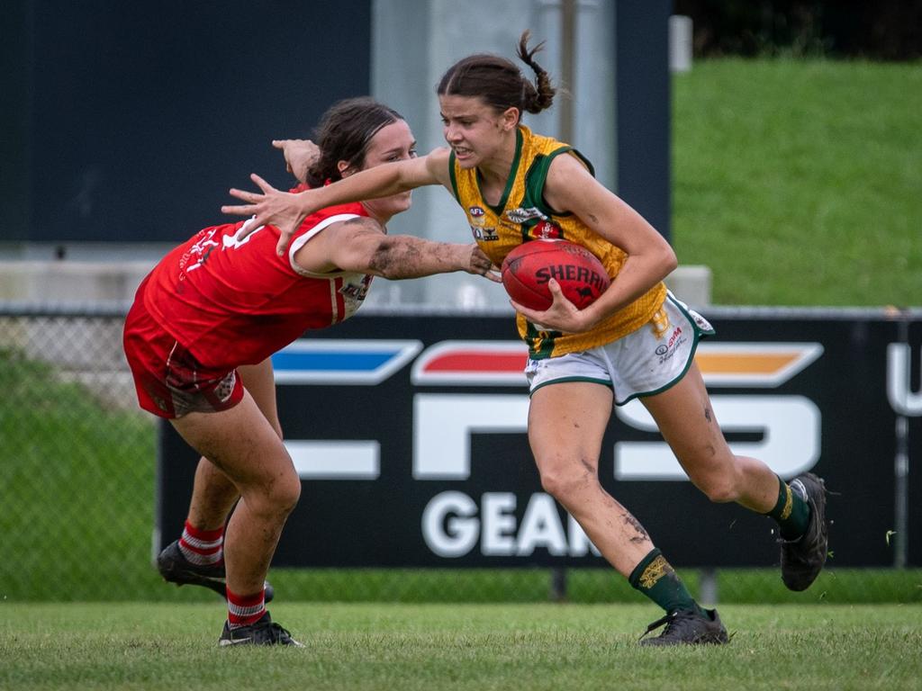 Emma Stark sidesteps a Waratah opponent on February 5 in her Premier debut. Picture: Warren Leyden.