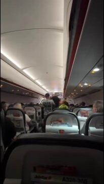 Passengers asked to walk off Jetstar flight from Darwin to Brisbane