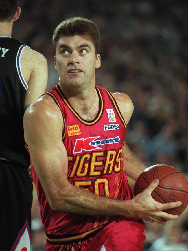 Mark Bradtke in action during the 1997 NBL Grand final.