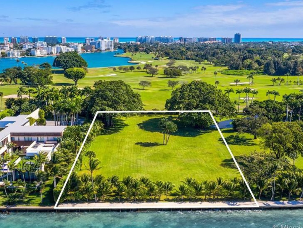 The couple have reportedly purchased Lot 4 on the high-security island.