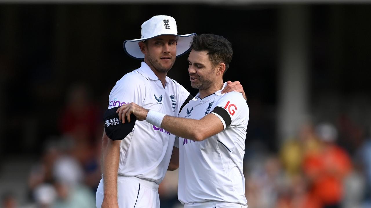 LONDON, ENGLAND - SEPTEMBER 11: James Anderson and Stuart Broad of England embrace after bowling out South Africa during day four of the Third LV= Insurance Test Match between England and South Africa at The Kia Oval on September 11, 2022 in London, England. (Photo by Gareth Copley/Getty Images)