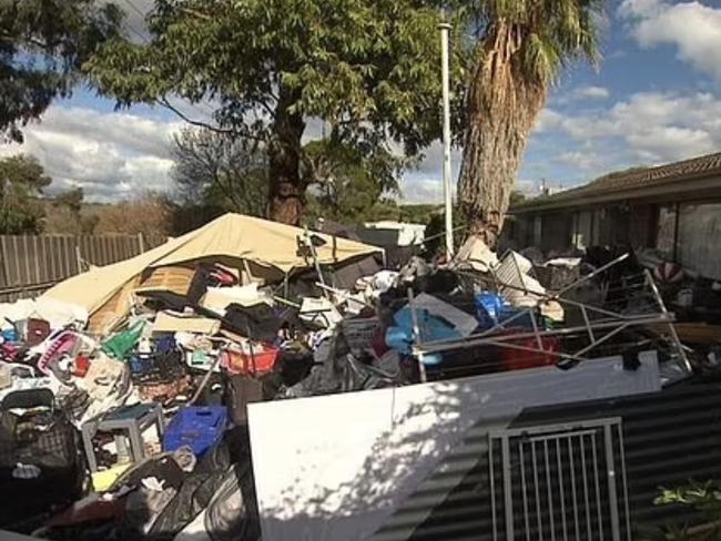 Adelaide neighbour hoarding feud blows up as council issues June deadline for clean up