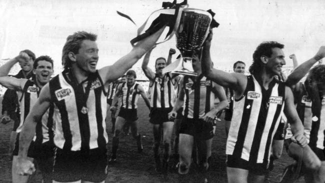 Shane Kerrison and Peter Daicos lead the Magpies’ lap of honour.