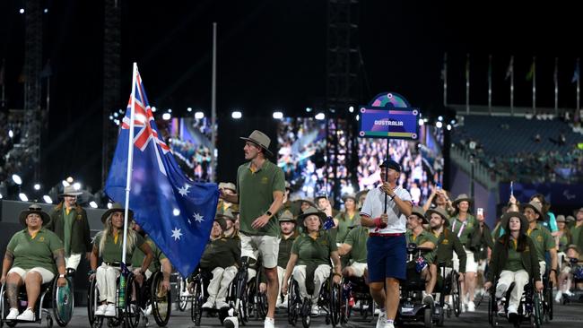 Madison De Rozario and Brenden Hall, Flag Bearers of Team Australia, hold their national flag as they parade during the opening ceremony. (Photo by David Ramos/Getty Images)