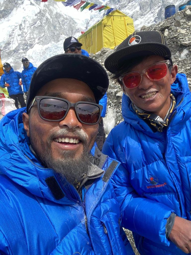 Tenzi Sherpa (left), an experienced guide on the mountain, highlighted the sorry state of the mountain in 2023. Picture: Tenzi Sherpa/ Instagram