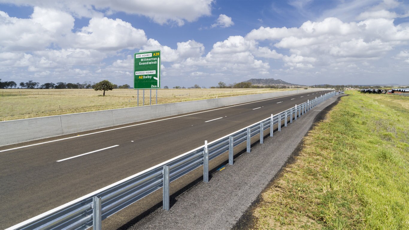 A road sign shows Gore Hwy Millmerran and Warrego Hwy Dalby on the Toowoomba Second Range Crossing.