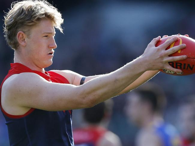 NCA . MELBOURNE, AUSTRALIAÃ July 7 , 2024.  AFL Round 17. Melbourne vs West Coast Eagles at the MCG.    Jacob van Rooyen of the Demons  lines up for goal during the 3rd qtr.     . Pic: Michael Klein