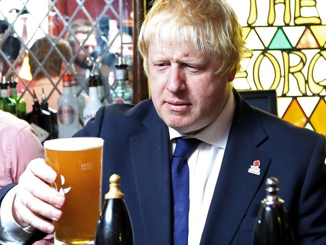 Former London Mayor, and "Vote Leave" campaigner, Boris Johnson is pictured with a pint of beer ahead of meeting with members of the public and supporters in Piercebridge, near Darlington, north-east England on June 22, 2016, as he continues to campaign for a Brexit ahead of the June 23 EU referendum. Wednesday is the last day of campaigning for Britain's referendum on whether or not to stay in the EU, a momentous decision with far-reaching implications for Britain and Europe.  / AFP PHOTO / SCOTT HEPPELL