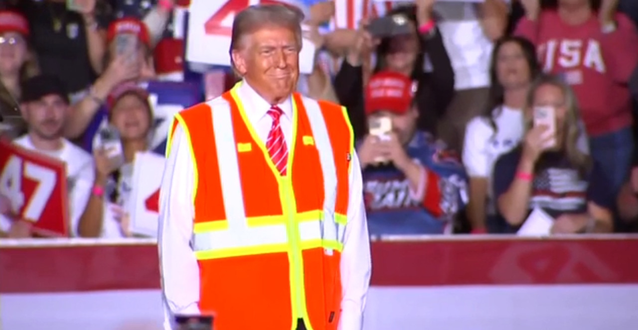 Donald Trump arrives at Wisconsin rally in hi-vis after Biden 'garbage' insult