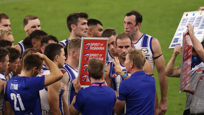 PERTH, AUSTRALIA – APRIL 24: David Noble, senior coach of the Kangaroos addresses his players during the round six AFL match between the Fremantle Dockers and the North Melbourne Kangaroos at Optus Stadium on April 24, 2021 in Perth, Australia. (Photo by Paul Kane/Getty Images)