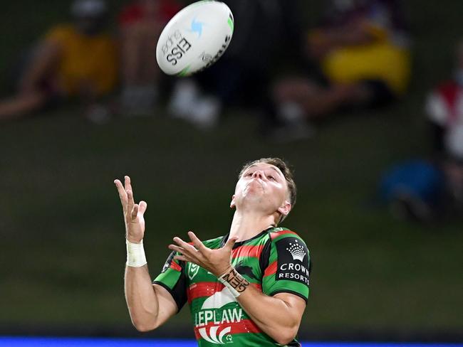 Nathan Cleary bombs await Blake Taaffe. NRL Imagery