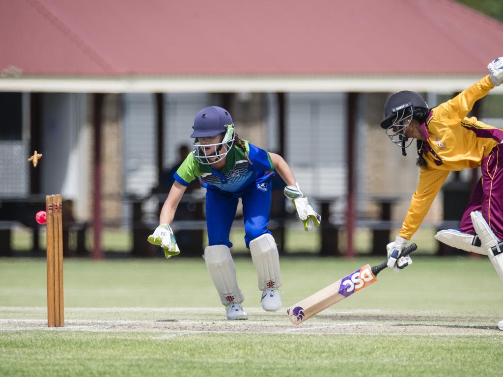 Darling Downs South West Queensland wicketkeeper Evie Phillips as Madhumika Dinesh of BEARS is safe in U13 Girls Southern Challenge. Picture: Kevin Farmer