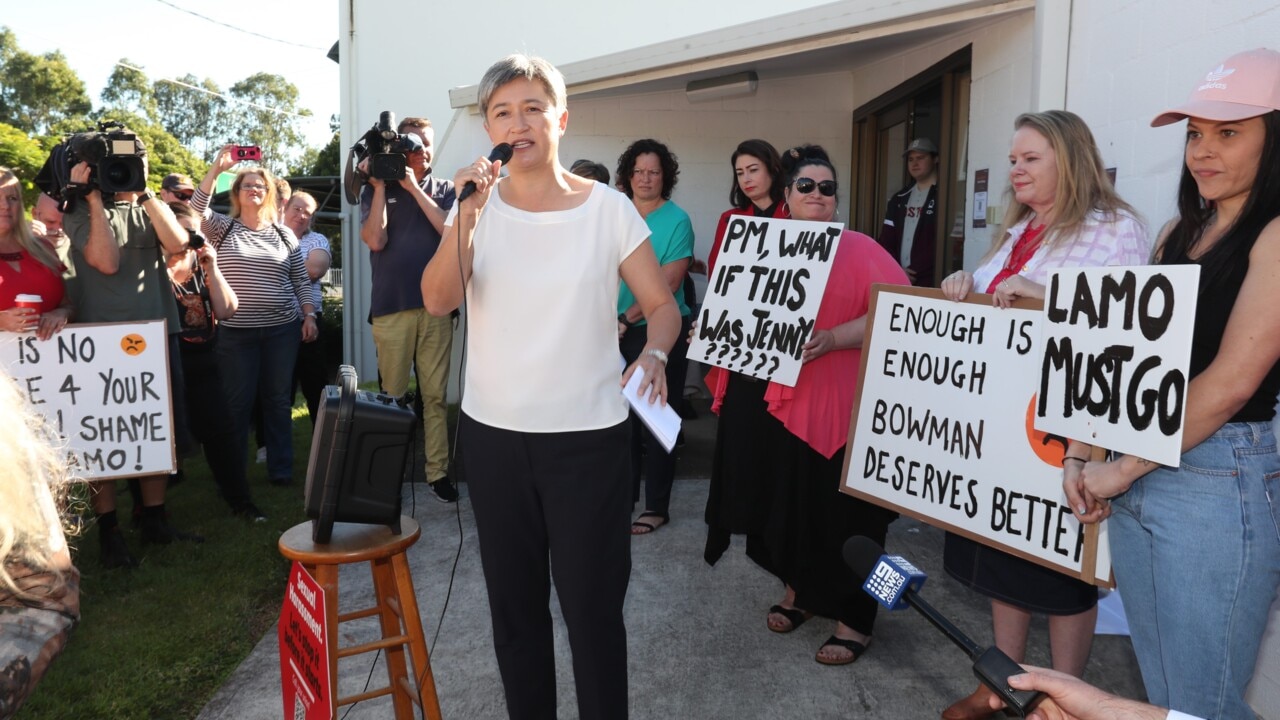 Penny Wong joins Andrew Laming protest in Queensland