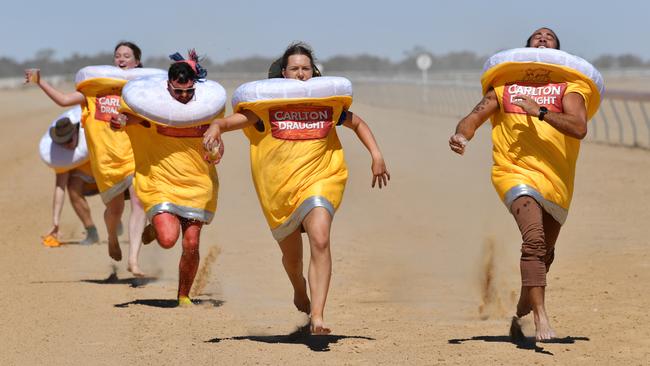 Runners dressed as glasses of beer compete in the Schooner Cup at Birdsville races AAP Image/Darren England.