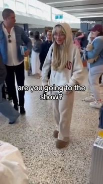 Fans surprise Sabrina Carpenter as touches down in Australia