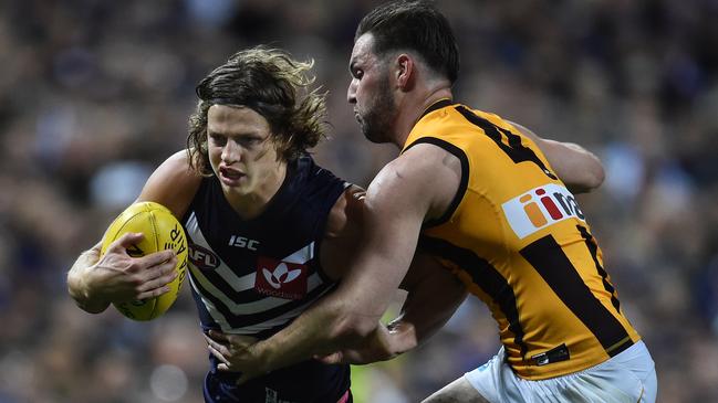 Fremantle Dockers player Nat Fyfe (left) and Hawthorn Hawks player Matthew Suckling contest during the first preliminary final of the AFL at Domain Stadium in Perth, Friday, Sept. 25, 2015. (AAP Image/Julian Smith) NO ARCHIVING, EDITORIAL USE ONLY