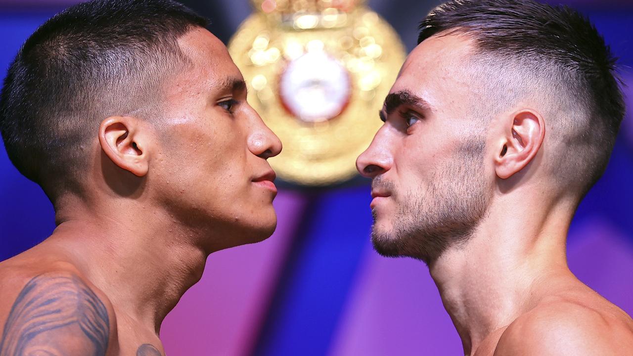 Joshua Franco and Andrew Moloney face off. Credit: Mikey Williams (Top Rank via Getty Images)