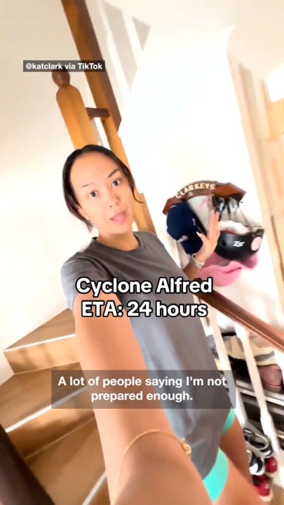 "Getting scary now" Influencer prepares for Cyclone Alfred