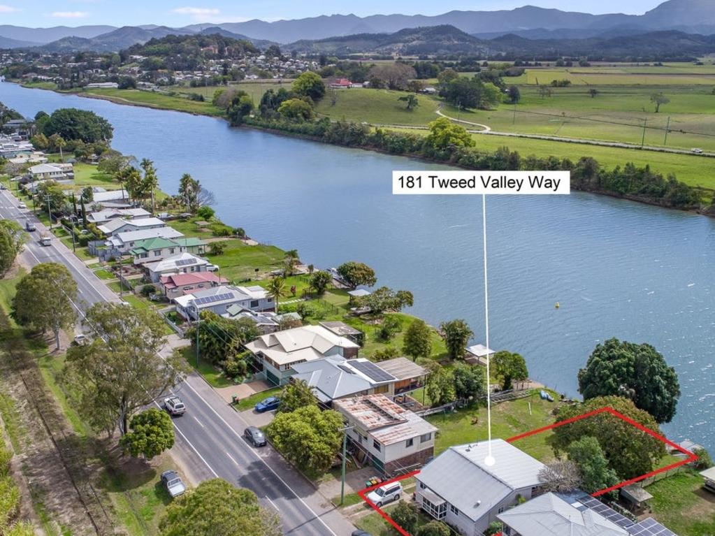 The property backs onto the Tweed River.