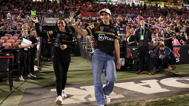 Noemie Fox and Jess walk out to applause from the crowd. Picture: Matt King/Getty Images