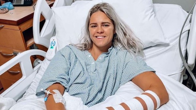 Shayna Jack is all smiles post operation on her broken hand which she sustained during a training swim for the 2022 Birmingham Commonwealth Games.