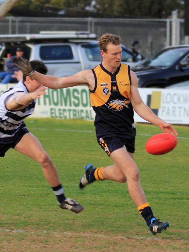 Josh Mellington playing for Echuca United in 2019 where he kicked more than 100 goals in a season.