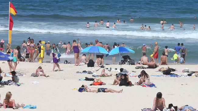 Gold Coasters escape the Hot weather , Crowds pictured at Surfers Paradise beach . Picture Mike Batterham