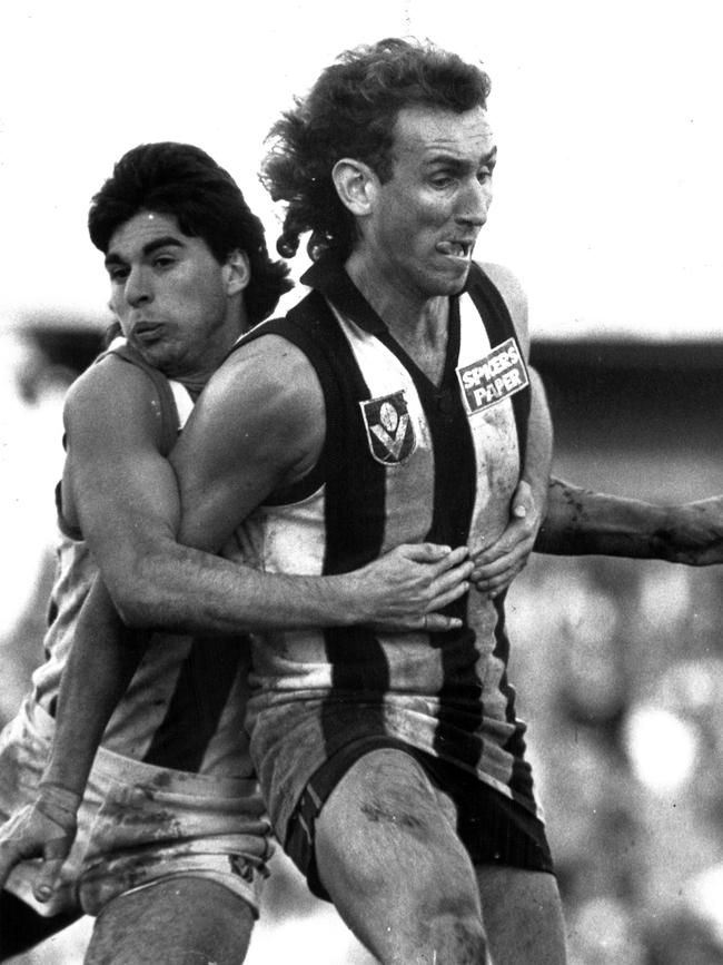 24/06/1989. Collingwood v North Melbourne. Photo: Drew Fitzgibbon