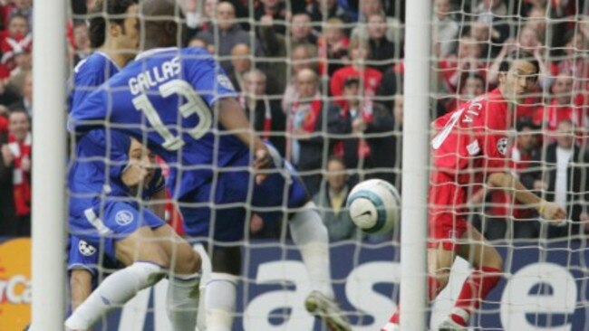 Luis Garcia scores the winner despite William Gallas' best efforts