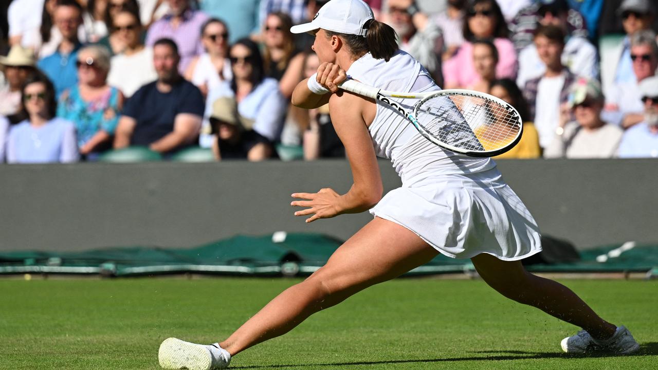 Poland's Iga Swiatek returns the ball to Netherlands' Lesley Pattinama Kerkhove during their women's singles tennis match on the fourth day of the 2022 Wimbledon Championships at The All England Tennis Club in Wimbledon, southwest London, on June 30, 2022. (Photo by SEBASTIEN BOZON / AFP)