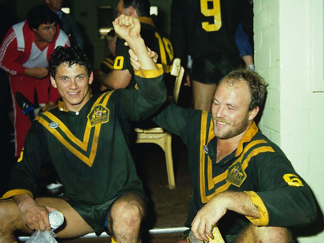 Les Kiss and Wally Lewis in 1987.