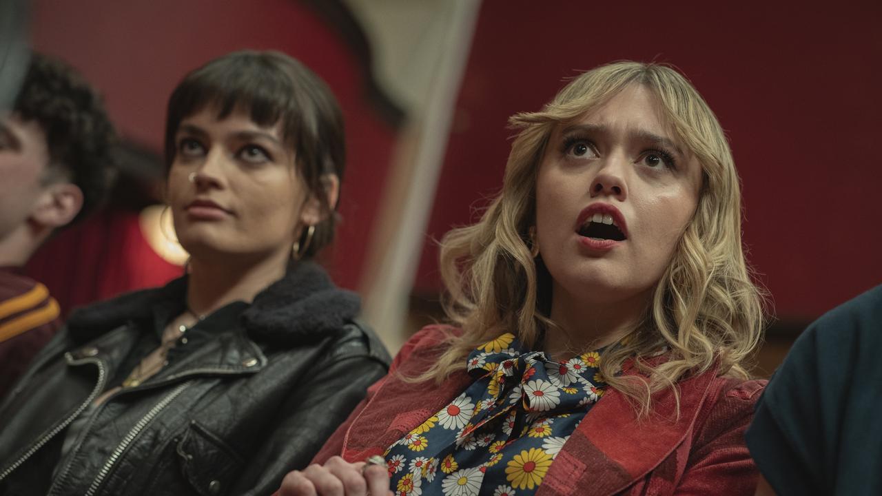 Sex Education Season 3 Netflixs Comically Horny Series Returns Gold