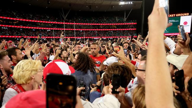 Lance Franklin mobbed by a sea of fans at the SCG.