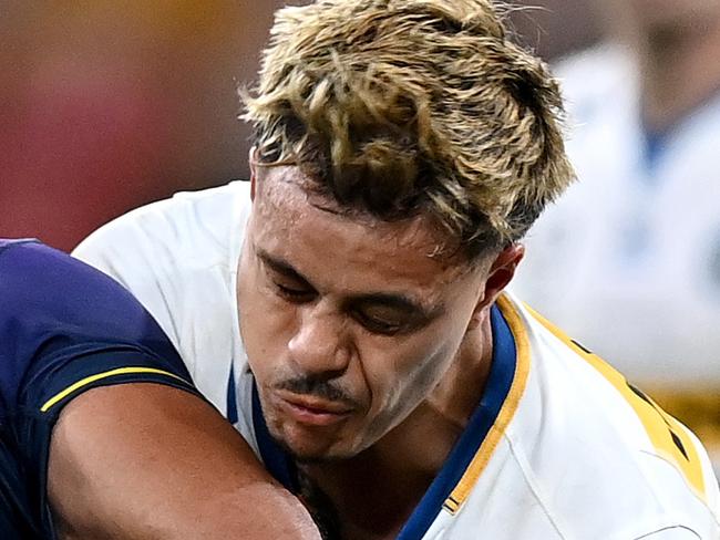 BRISBANE, AUSTRALIA - AUGUST 28: Haze Dunster of the Eels takes on the defence during the round 24 NRL match between the Melbourne Storm and the Parramatta Eels at Suncorp Stadium, on August 28, 2021, in Brisbane, Australia. (Photo by Bradley Kanaris/Getty Images)