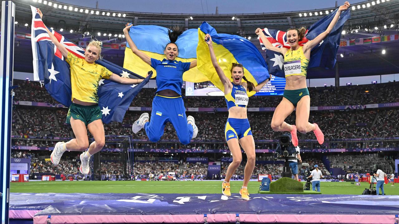 Bronze medallists Australia's Eleanor Patterson and Ukraine's Iryna Gerashchenko, gold medallist Ukraine's Yaroslava Mahuchikh and silver medallist Australia's Nicola Olyslagers. (Photo by Andrej ISAKOVIC / AFP)