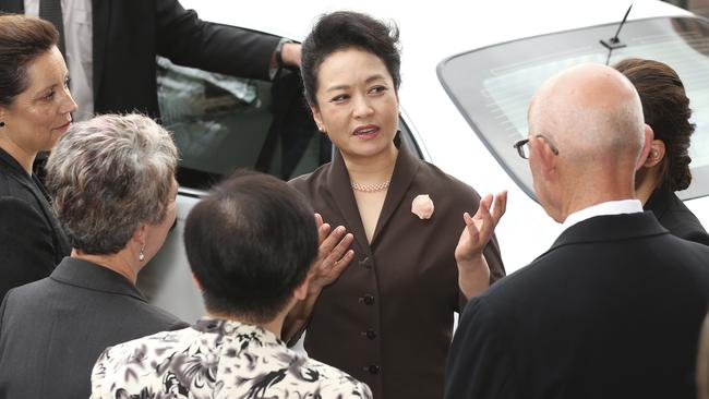 Chinese President Xi Jinping's wife Madame Peng Liyuan speaks with staff during a visit to Ravenswood School for Girls in Sydney. Picture: AAP/ Rob Griffith