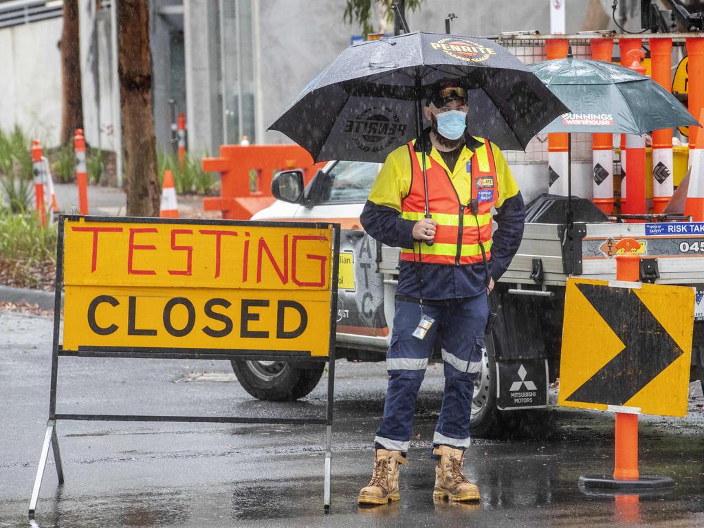 The COVID testing site at Albert Park was closed after reaching capacity on Sunday morning. Picture: NCA NewsWire / David Geraghty