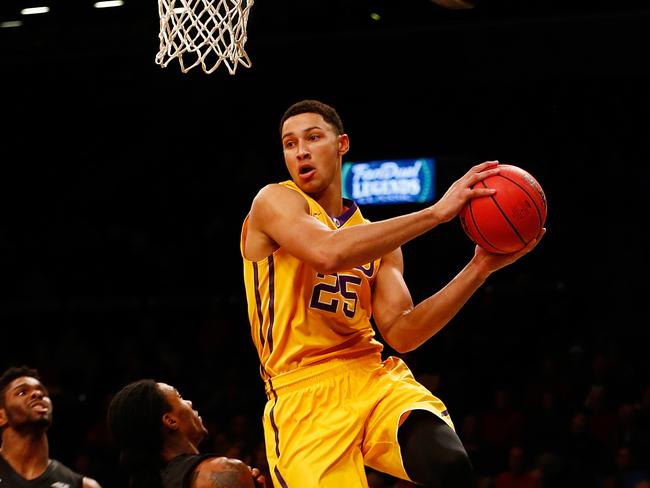 Ben Simmons flies high for LSU.