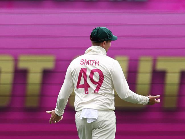 Australiaâs Steve Smith reacts after the third umpire decision that he failed to take a catch to dismiss Indiaâs Virat Kohli during day one of the fifth cricket Test match between Australia and India at The SCG in Sydney on January 3, 2025. (Photo by DAVID GRAY / AFP) / -- IMAGE RESTRICTED TO EDITORIAL USE - STRICTLY NO COMMERCIAL USE --