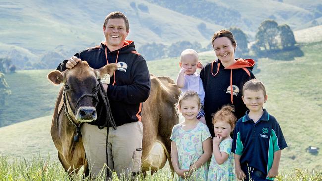 Reece and Toni Attenborough with kids: 7yo Jack, 5yo Ruby, 3yo Grace and 1yo Harper at Poowong with Leading Edge Genetics award winning cow named Attaview Valin Melanie 2594. Picture: Zoe Phillips