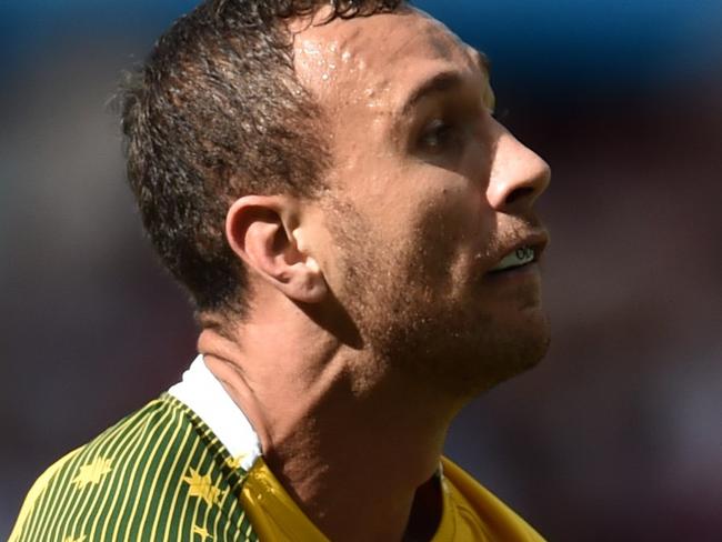 Australia's fly half Quade Cooper (R) passes the ball during the Pool A match of the 2015 Rugby World Cup between Australia and Uruguay at Villa Park in Birmingham, north England on September 27, 2015. AFP PHOTO / BERTRAND LANGLOIS RESTRICTED TO EDITORIAL USE, NO USE IN LIVE MATCH TRACKING SERVICES, TO BE USED AS NON-SEQUENTIAL STILLS