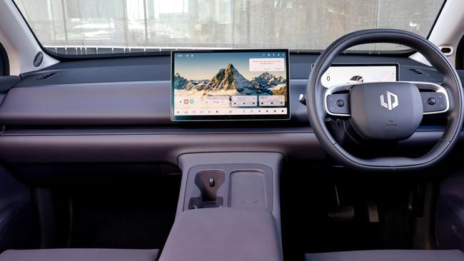 Modern minimalisation is the theme within the Leapmotor C10, with few very buttons, with the dash dominated by a gigantic touchscreen.