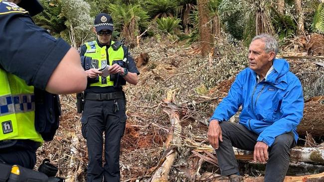 Former Greens leader and environmentalist Bob Brown was arrested alongside Mr Alishah. P